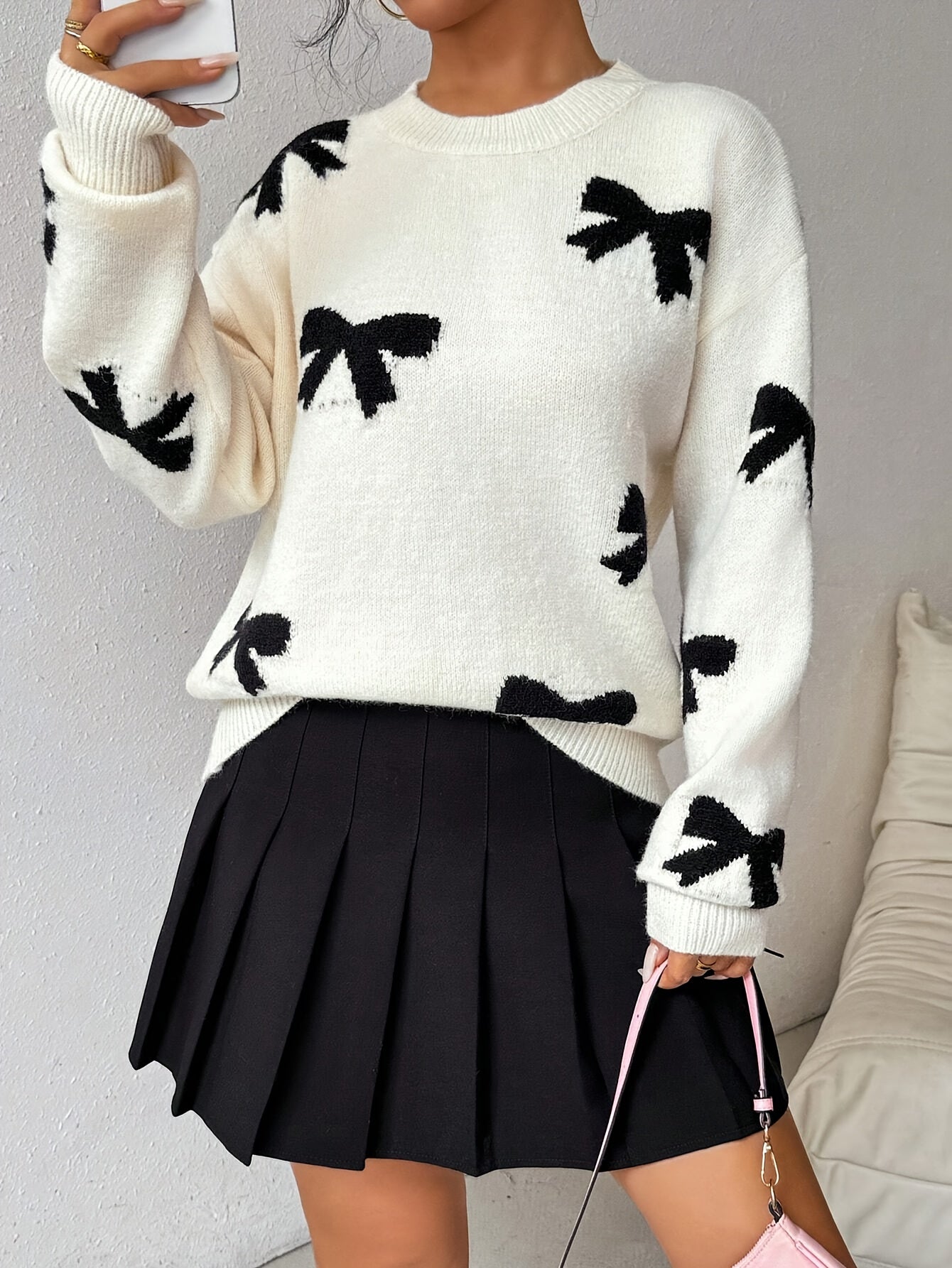 Knitted sweater with bows