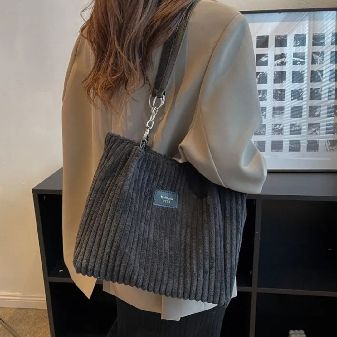 Delicate Shoulder Bag 