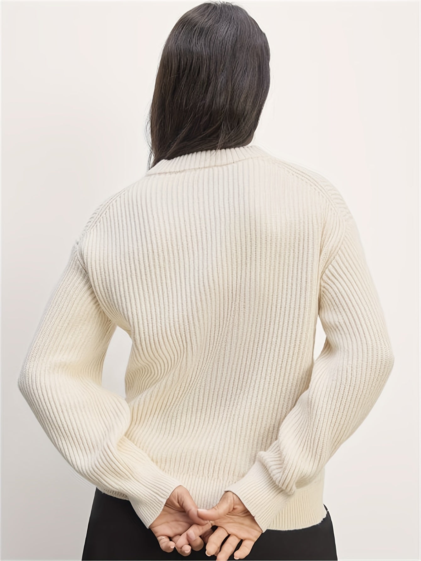 Wide vintage sweater with round neck