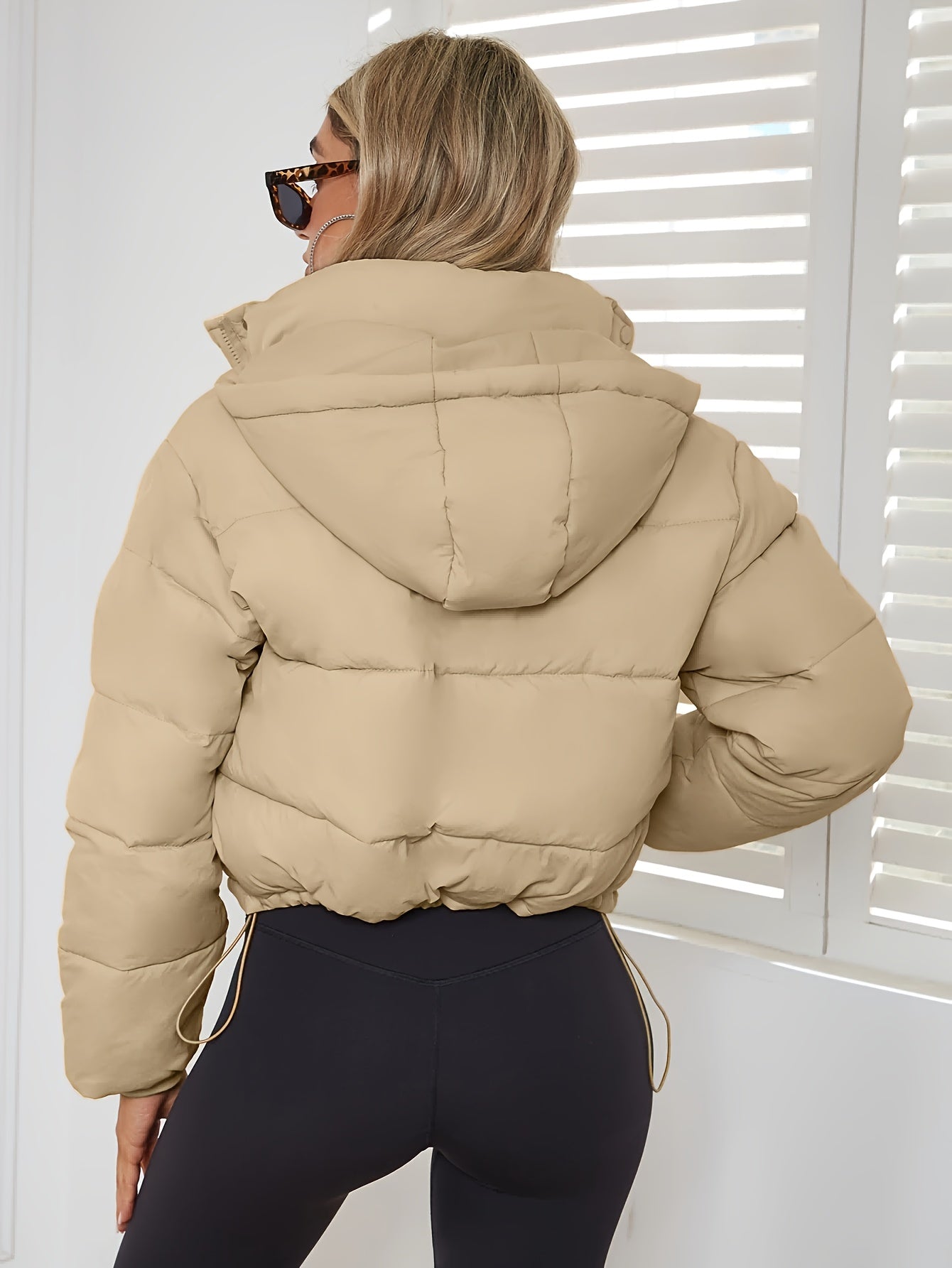 Luxurious puffer jacket with hood