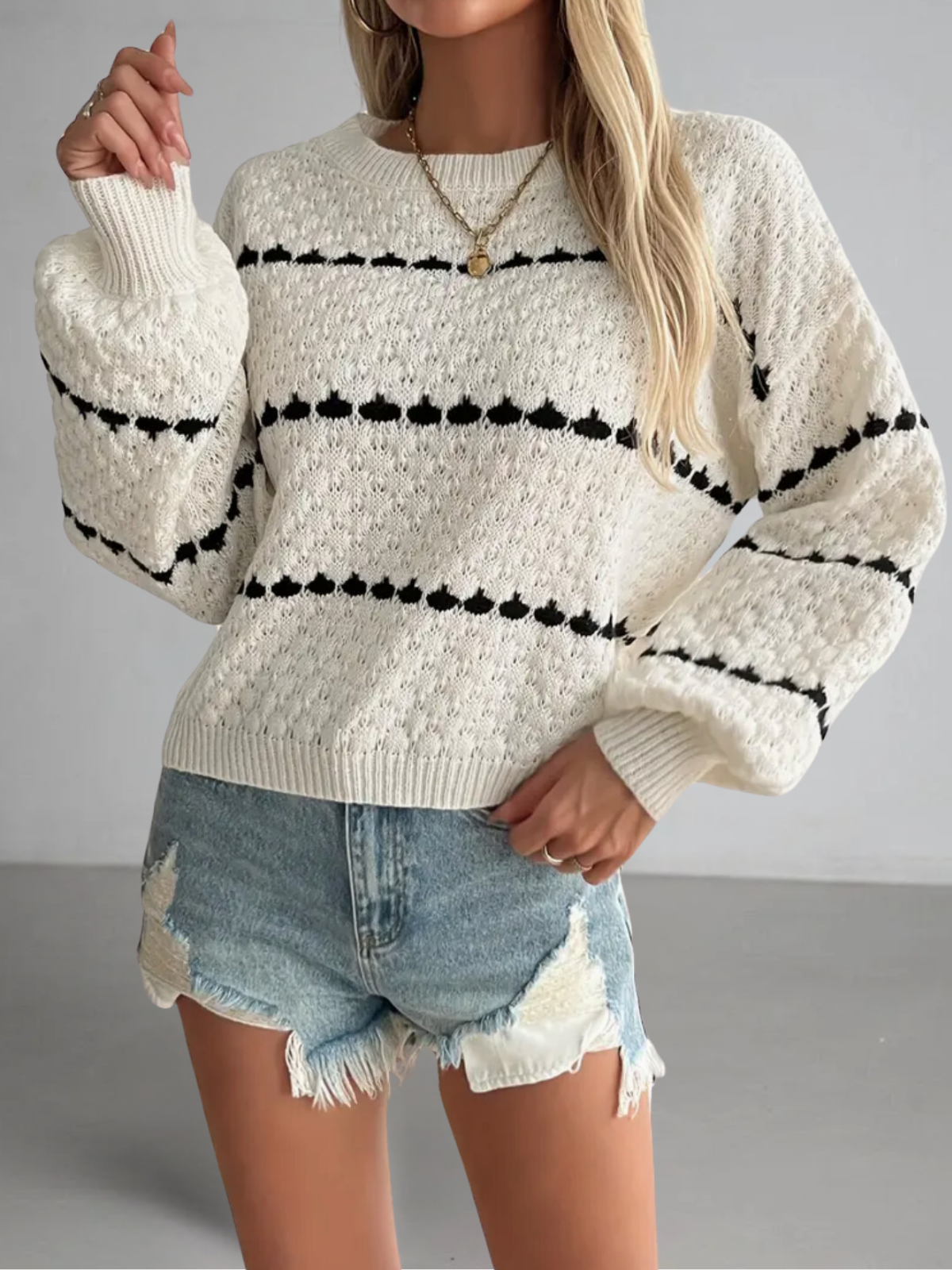 Elegant knitted sweater with round neck