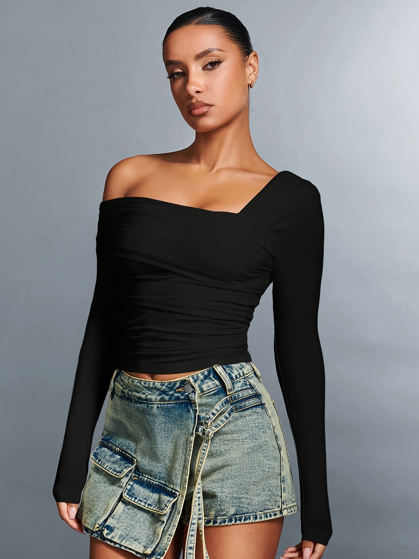 Chique off-shoulder T-shirt