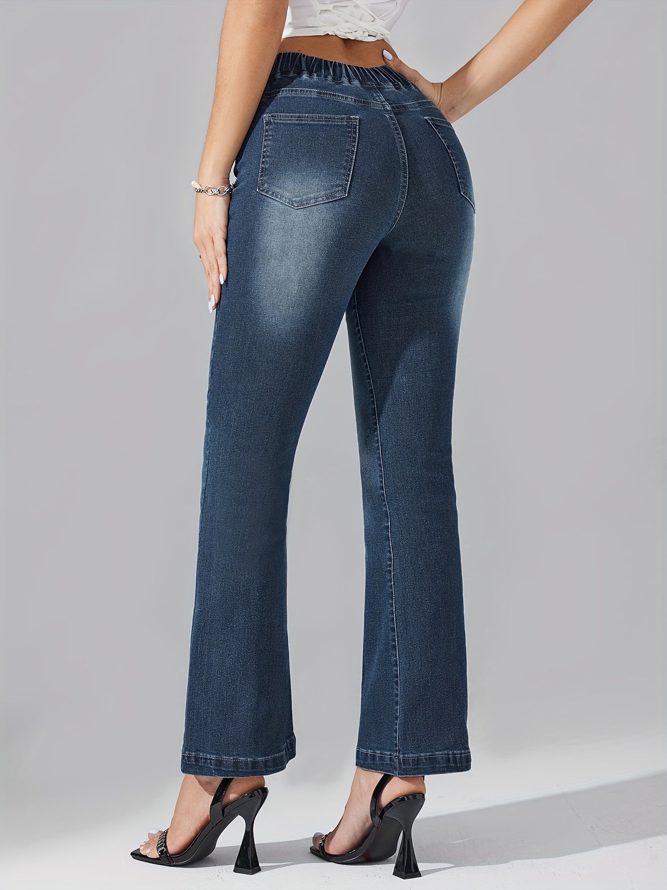 Lässige, bequeme Flare-Jeans